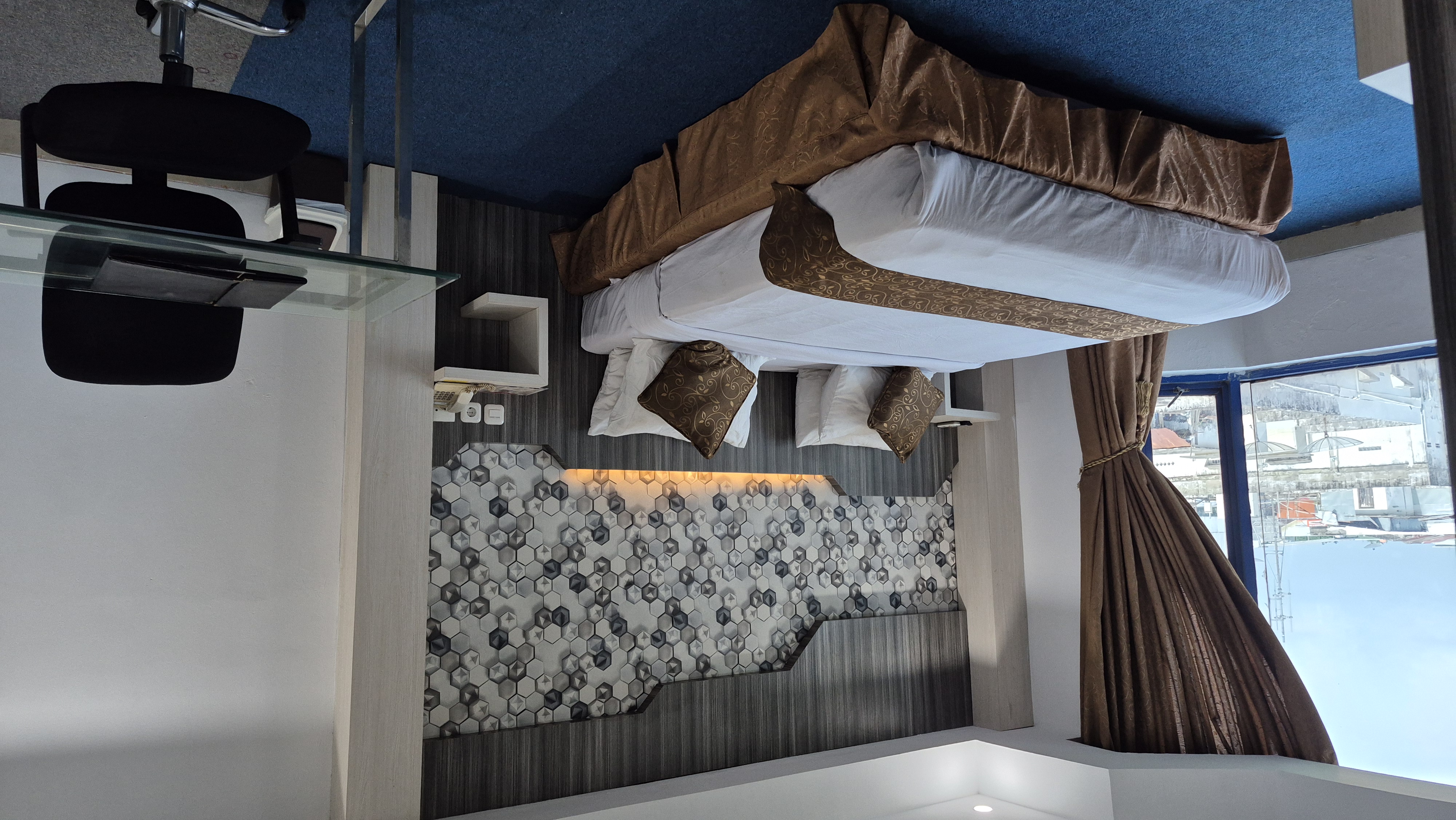 Deluxe Suite 1